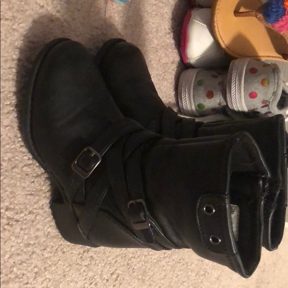 Toddler size 7 black boots